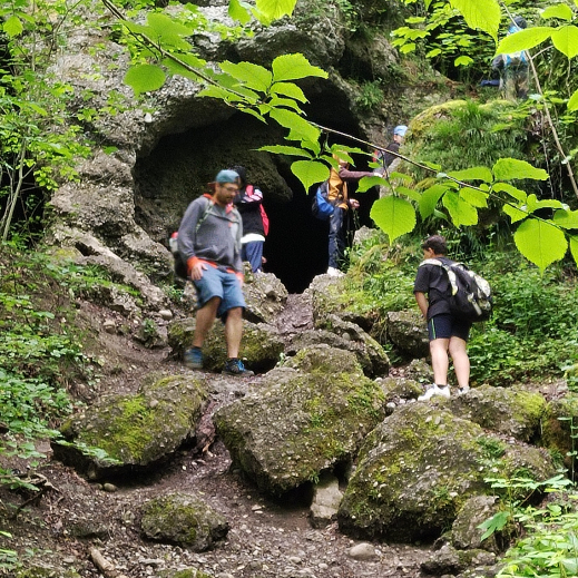 Höhle im Tobel